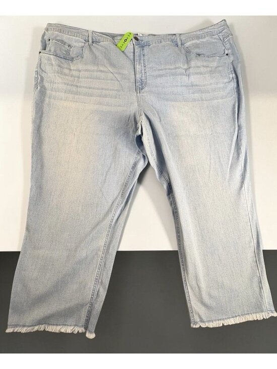 Girl With Curves Denim - Girl With Curves Women’s 34W Light Wash Denim Capri Jeans Frayed Hem